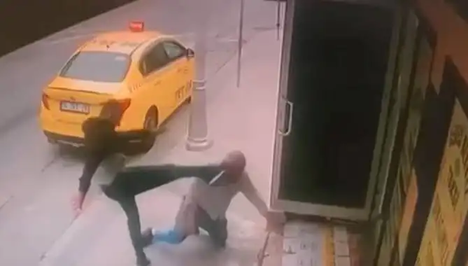 Taksi Durağında Şok: Oğlunun Alacaklısı Bacağını Kırdı!