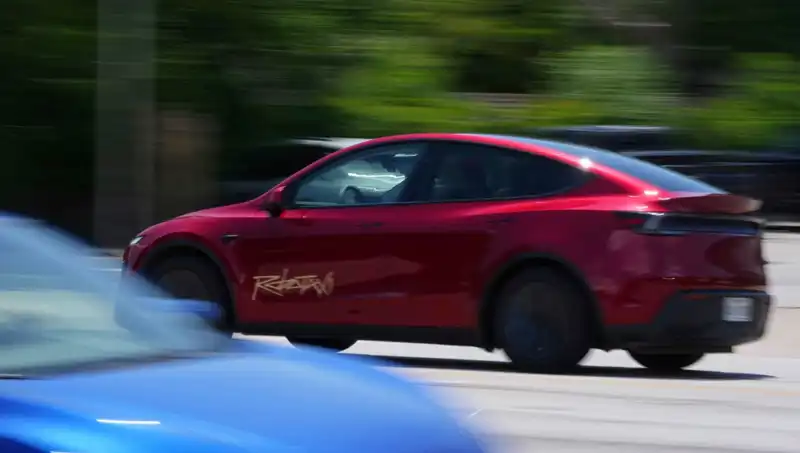 Tesla'nın Robotaxi Projesi: Hız Sınırını Aşarak Kaza Yaptı mı?