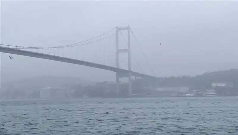 İstanbul Boğazı'nda Sis Yoğunluğu: Gemi Trafiği Kesintiye Uğradı