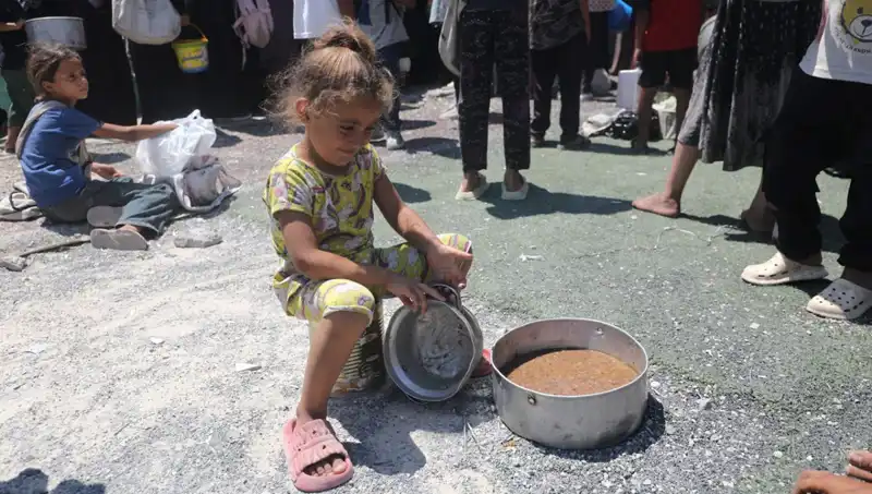 Gazze'de Ekmek İçin Feryat: Çocuk Açlıktan Ağlıyor