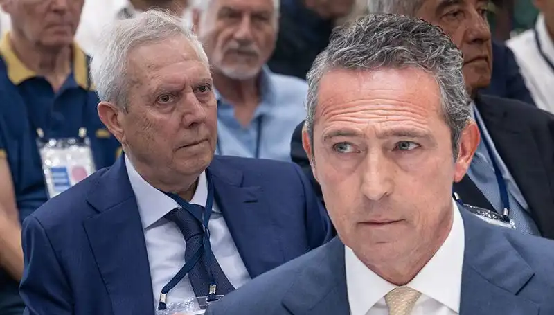 Fenerbahçe Divan Kurulu'nda Gerginlik: Aziz Yıldırım'ın Adaylık Açıklaması