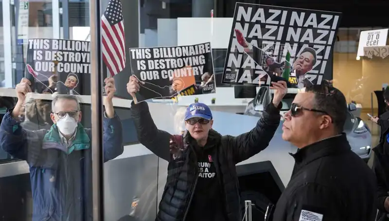 Elon Musk’a Protesto: SpaceX ve Tesla Önünde Önemli Tepkiler!