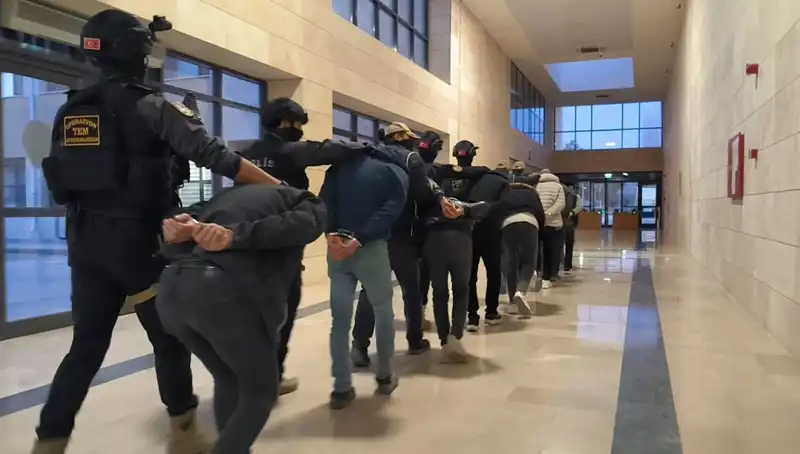 Türkiye Genelinde Düzenlenen DAEŞ Operasyonunda 298 Şüpheli Yakalandı