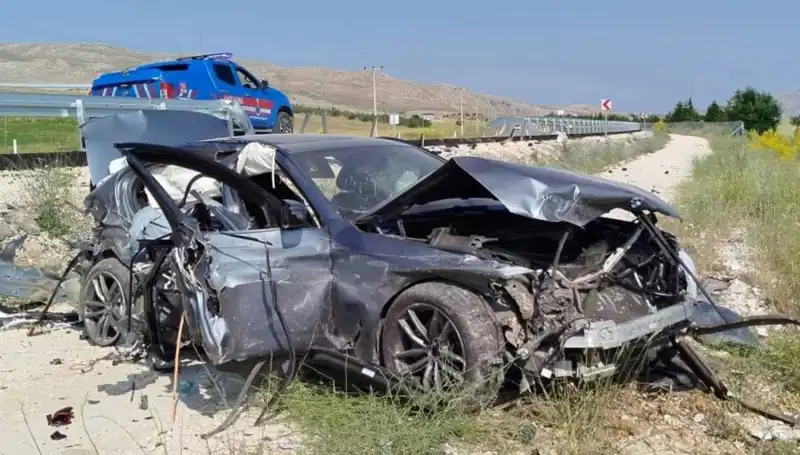 Sivas'ta İki Ayrı Trafik Kazası Gerçekleşti: 9 Kişi Yaralandı!