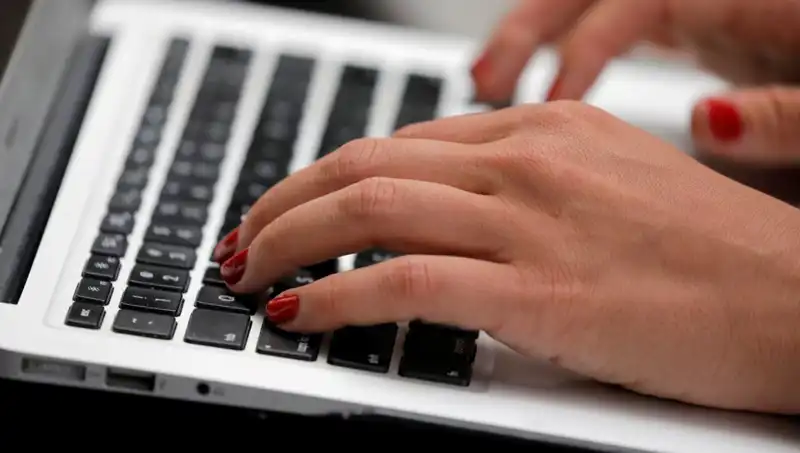 Laptop Mikrofonlarında Unutulmaz Tehlike: Kapalıyken Dinlenme Riski!
