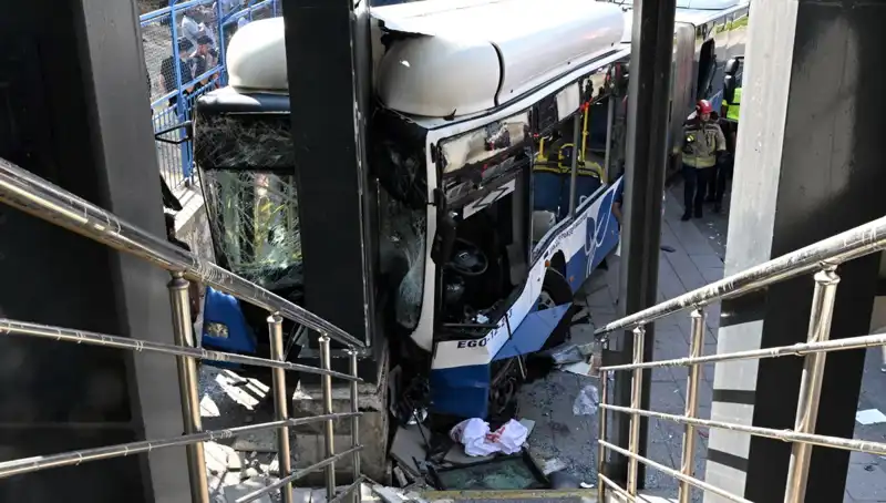 Ankara'da Belediyenin Otobüsü Kaza Yaptı: Yaralıların Durumu Merak Ediliyor
