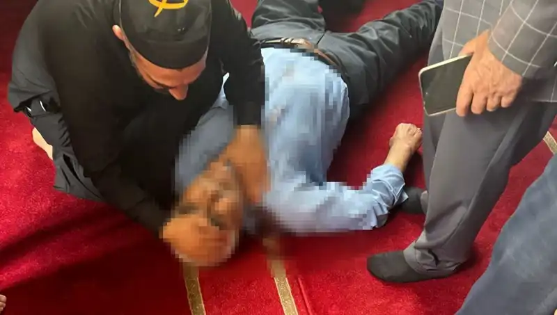 Camide Namaz Kılarken Saldırıya Uğrayan Cemaat Üyesi Hayatını Kaybetti