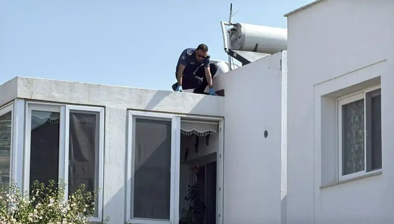 Bodrum'da Çatıdan Düşen Emekli Polis Hayatını Kaybetti: Olayın Ayrıntıları Duygulandırdı