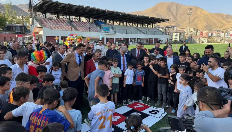Hakkari'de Bir Anadolu Şenliği coşkuyla Kapılarını Açtı!