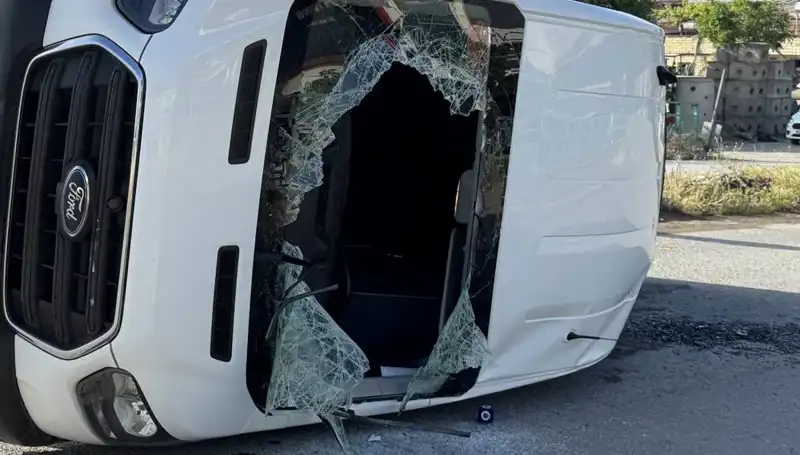 İşçi Servisi ile Otomobilin Çarpışması Sonucu 12 Kişi Yaralandı