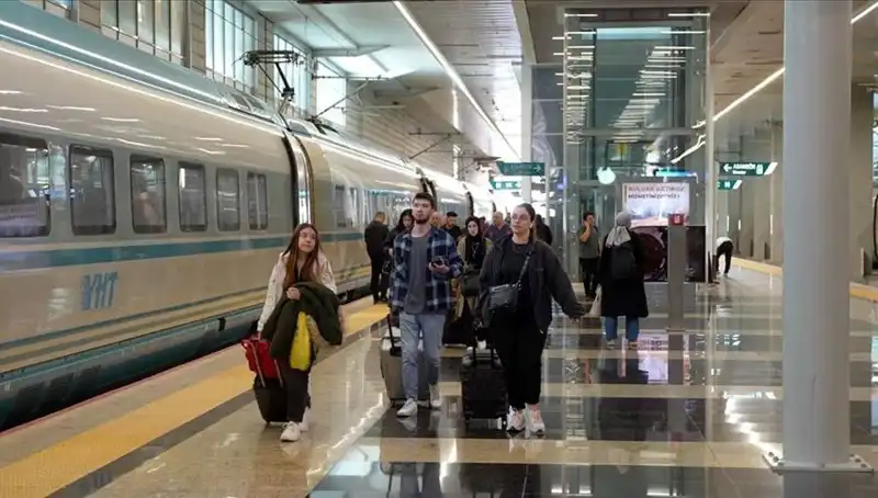 Yüksek Hızlı Trenlerde Ek Seferlerle Yolculuk Keyfi Artıyor