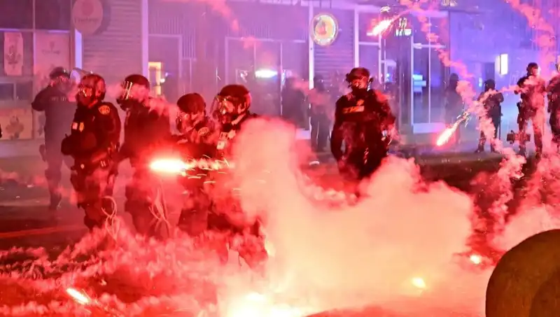 Los Angeles'taki Protestolar, ABD Genelinde Büyüyen İsyanın Sembolü Oluyor!