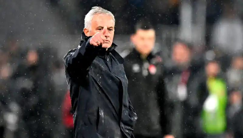 Mourinho, İngiltere'de Özel Görüşme ile İki Yıldız İçin Hareket Geçti