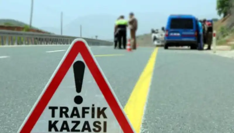 Otomobil ve Kamyon Çarpıştı: Can Kaybı ve Yaralılar Oluştu