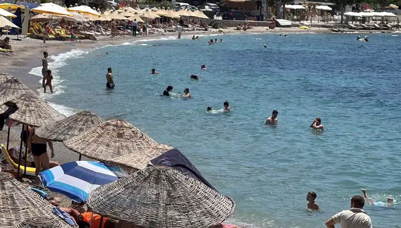 Hava Sıcaklığı 36 Dereceye Ulaştı: Sahilde Yaz Keyfi Başladı!