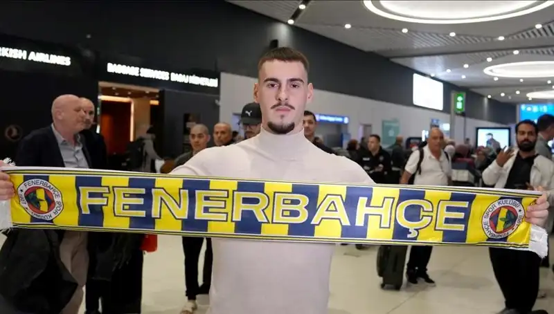 Fenerbahçe, Genç Yıldızı Mimovic'in Lisansını Çıkardı: Taraftarın Tepkisi Ne Olacak?