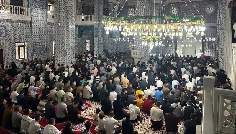 İlk Bayram Namazı Iğdır'da Coşkuyla Kılındı: Detaylar ve Anlar