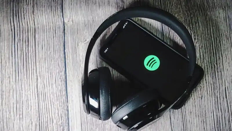 Yapay Zeka Destanı: Spotify, Ölü Sanatçıların Şarkılarını Fırtına Gibi Yayınlıyor