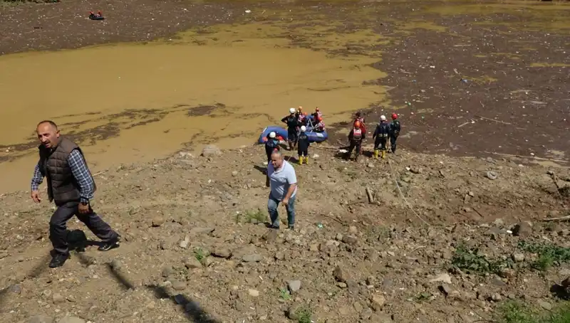 Trabzon'da Sel Felaketi: Adamın Dramı Su Tahliyesiyle Başladı