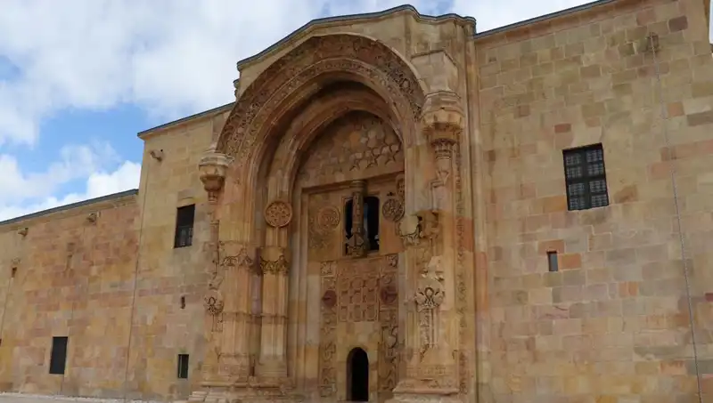 Divriği Ulu Camii ve Darüşşifası: Tarihin Kapılarını Aralayan Ziyaretçi Akını