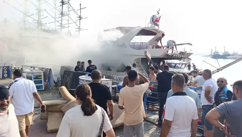 Antalya’da Gezi Teknesinde Yangın: Yolcular Panik İçinde Kurtarıldı