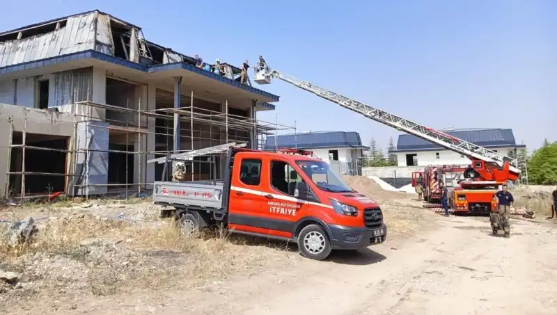 Ankara Gölbaşı'nda Villaları Tehdit Eden Büyük Yangın Çıktı