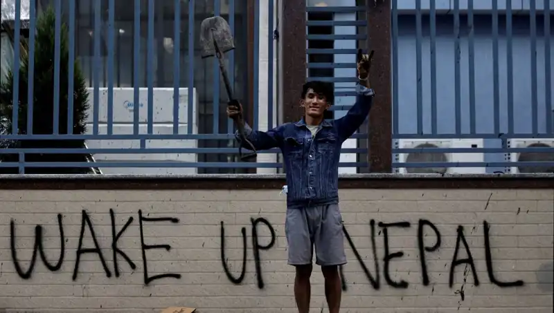 Nepal'de Tarih Yazılıyor: İlk Kadın Başbakan Görevde!