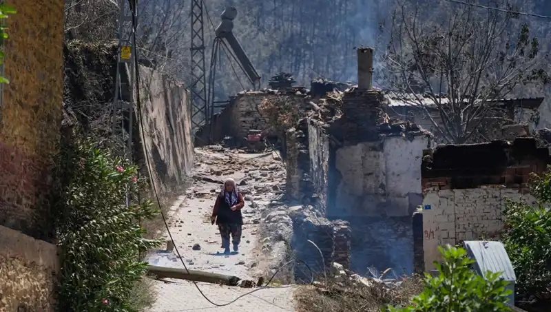 İzmir ve Bilecik’te Yangınların Yıktığı 415 Bina: Acı Bilanço Ortaya Çıktı