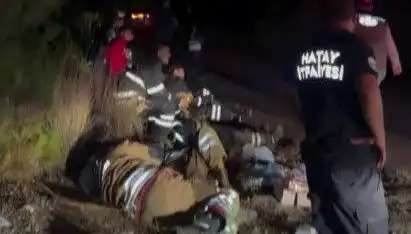 Hatay İtfaiyesi’nden Cesur Ekip: Yangınla Mücadelede Yorgunluk Molası