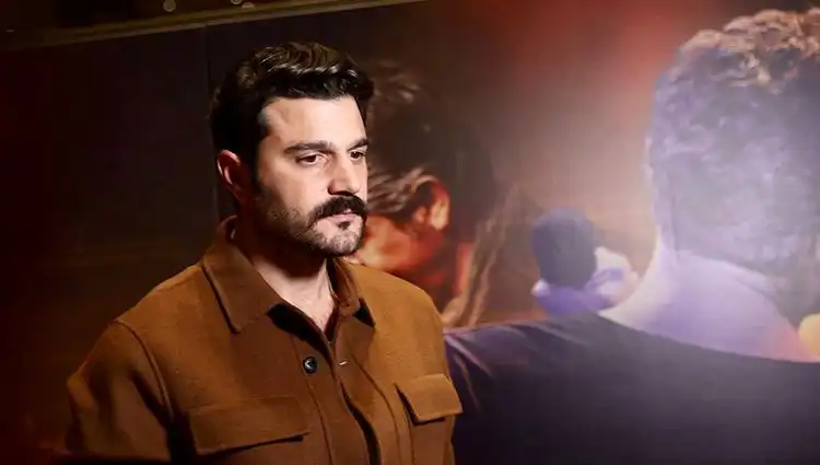 Murat Göğebakan: Kalbim Yaralı Dizisi Oyuncuları ve Hikayesiyle Merak Uyandırıyor