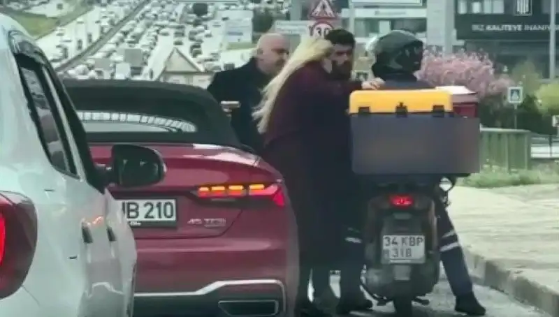 D-100 Karayolu'nda Çıkan Tartışmada Silah Dehşeti: Motokuryeye Direk Silah Çekildi