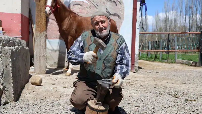 77 Yaşında Mesleğin Son Ustası: 63 Yıldır İşini Aşkla Yapıyor