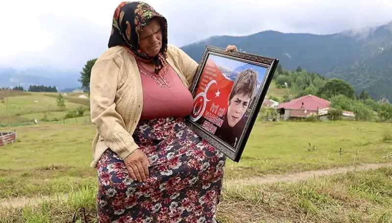 DEM Parti, Eren Bülbül'ün Annesine Unutulmaz Bir Bayram Mesajı Yolladı
