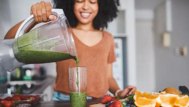 Smoothieler ve Meyve Suları: Hangisi Sağlıklı Seçim?