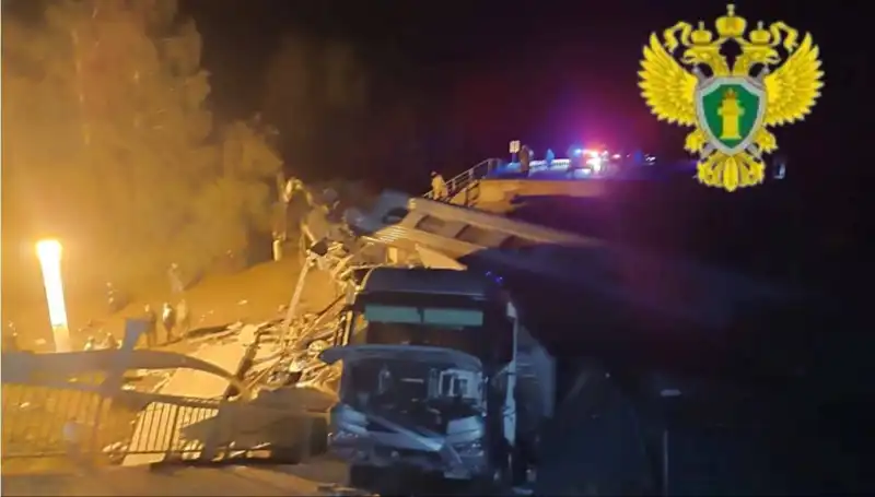 Rusya'da Büyük Felaket: İki Köprü Çöktü, Yedi Kişi Hayatını Kaybetti