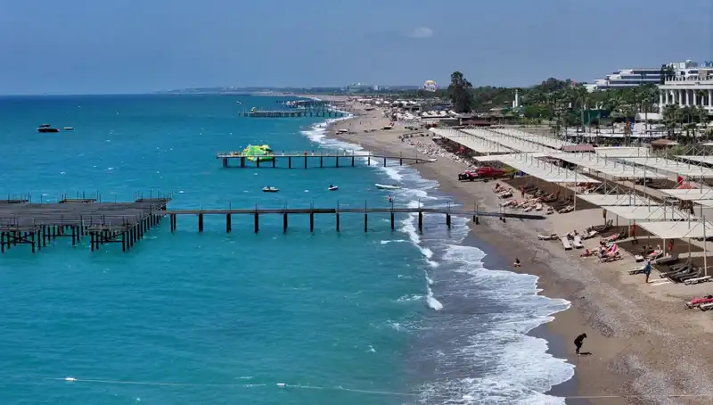 Antalya Sahilleri: Güneşli Havanın İhtişamıyla Dolu Bir Yaz Sezonu