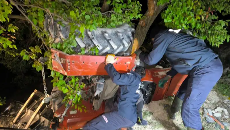 Kontrolden Çıkan Traktör Devrildi, Sürücüsünün Hayatı Kayıp