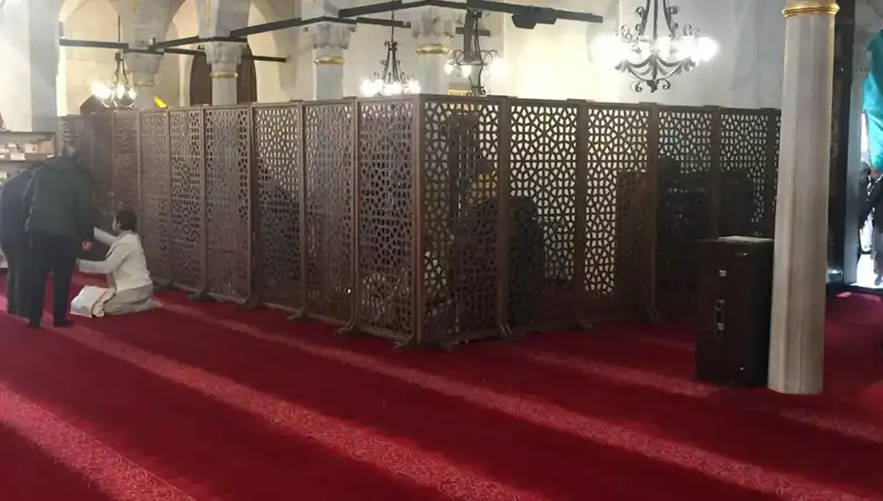 Kadın-Erkek Teravih Namazı Kıldığı İddiası: İnceleme ve Açıklamalar