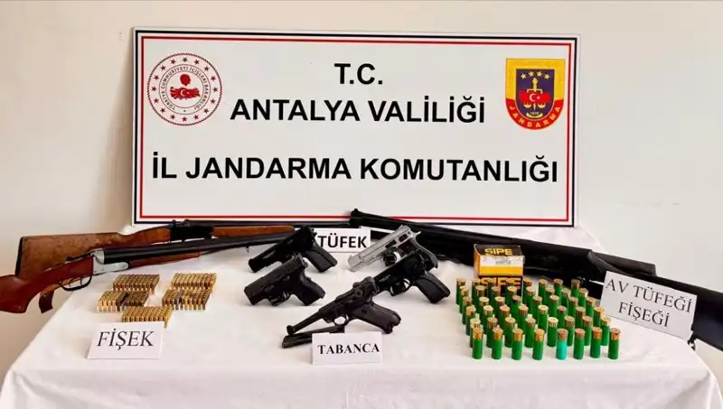 Antalya’da Ruhsatsız Silah Operasyonunda Yakalananlar Şok Etti!