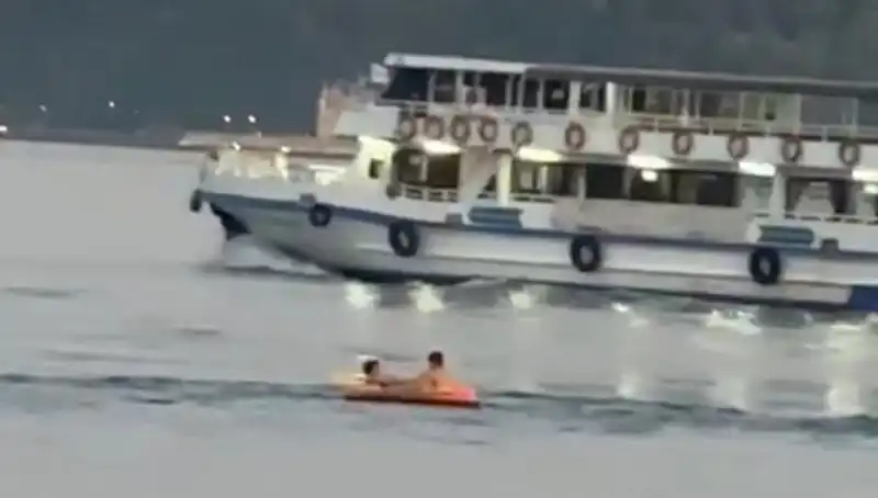 Sarıyer Sahilinde İki Çocuğun Denize Açılması Şoke Etti