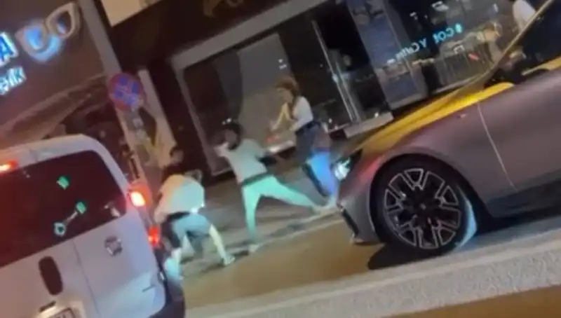 Cadde Boks Ringine Dönüştü: Şehirdeki Heyecan Dolu Anlar