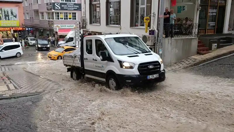 10 Dakikada Gelen Sağanak, Şehirde Su Baskınına Neden Oldu