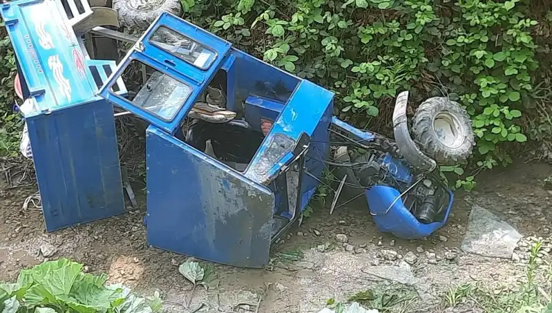 Kontrolden Çıkan Pat Pat Araç Dereye Devrildi: 2 Kişi Yaralandı