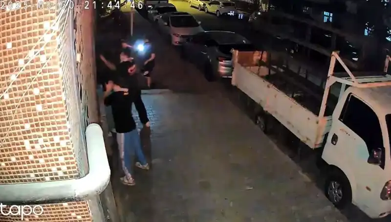 Eşcinsel Bireylere Eşcinsel Saldırı: "Abinin Selamı Var" Diyerek Darp Ettiler