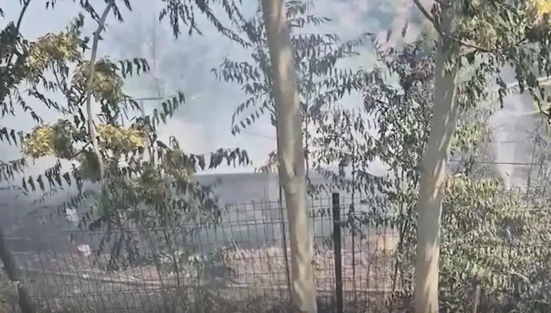 Sultangazi'de Otluk Alanda Yangın Şoku: Gecekondu Alev Alev Yandı!
