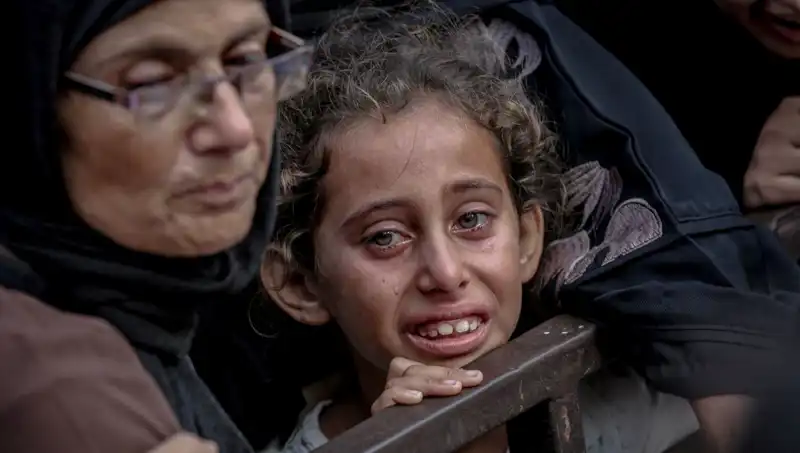Gazze'de Açlık Savaşı: İsrail Askerleri Yemekleri Toprağa Gömmüş