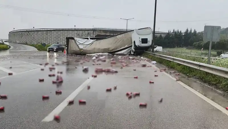 TIR Devrildi, Yolda İçki Seferberliği: Yaşanan O Anlar