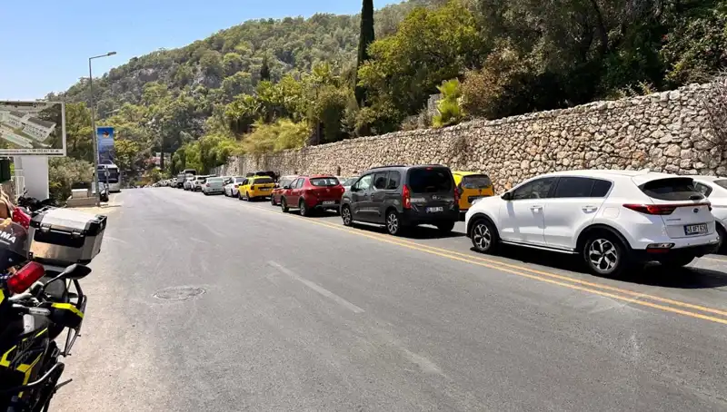 Fethiye-Ölüdeniz Yolunda Tatilci Yoğunluğu: Üç Kilometrelik Kuyruk