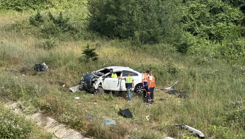 Kuzey Marmara Otoyolu'nda Korkunç Kaza: Araç Şarampole Devrildi, Hayatlar Tehlikede