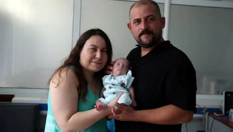 800 Gramlık Bebek, 4 Ay Süren Yoğun Bakımın Ardından Hayata Tutundu
